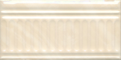 Керамическая плитка KERAMA MARAZZI Бордюр Летний сад бежевый структура глянцевый 20x9,9x0,92