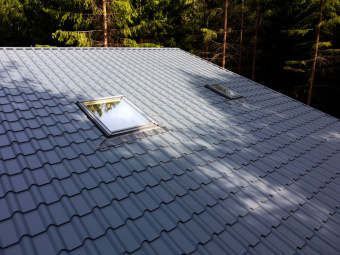metallocherepitsa-kameya-kamea-v01-0-5-rooftop-barkhat-ral-7024-mokryy-asfalt